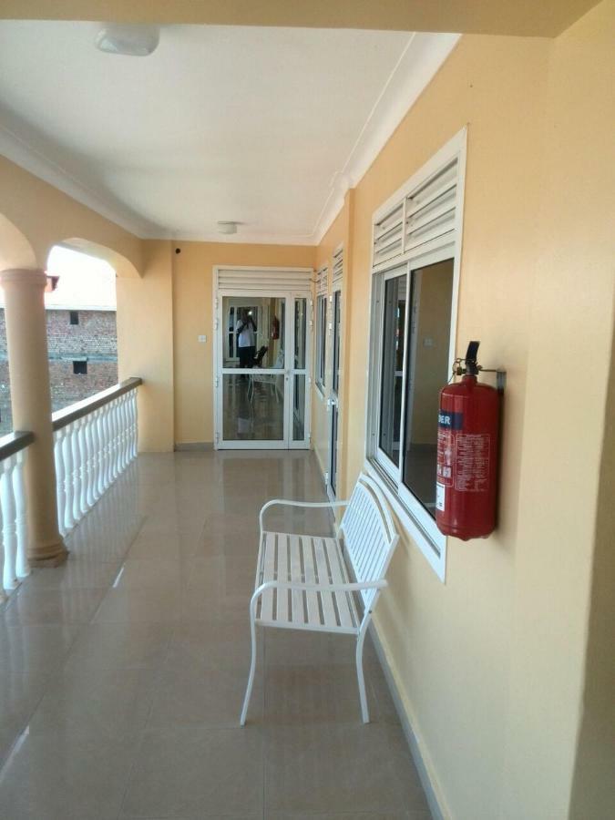 Karibu BB Suites Entebbe Bagian luar foto